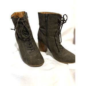 Women’s Faux Suede Olive Green booties boots zipper Ties block heel Sz 8.5 Class